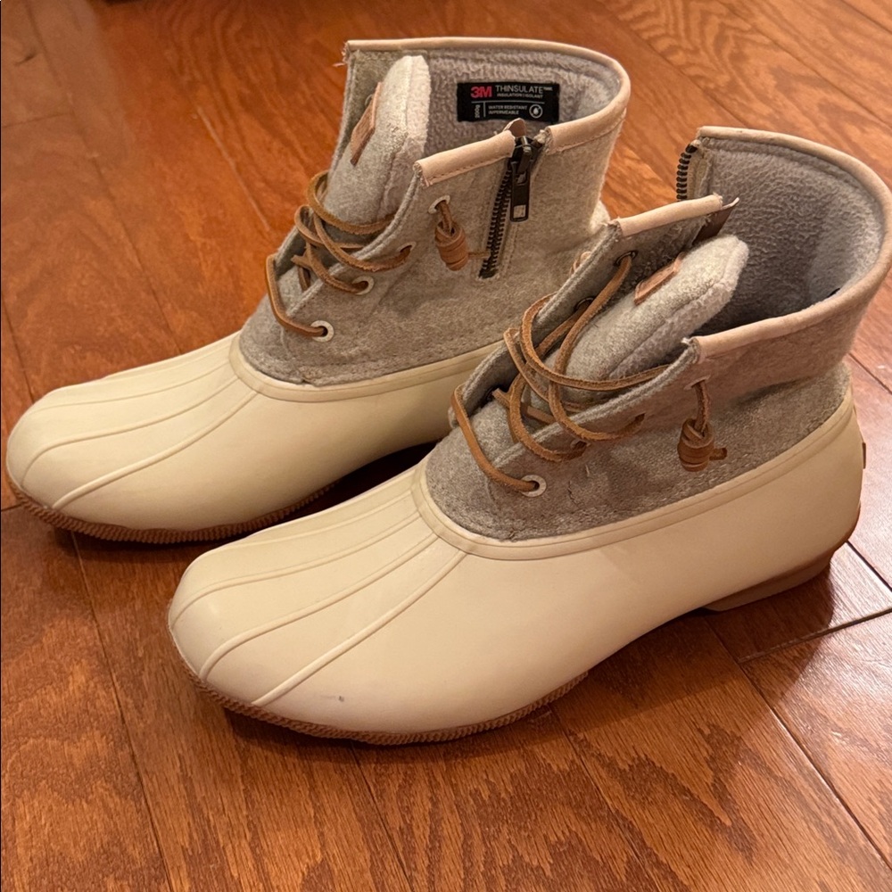 Sperry Cream and Gray Winter Boots Women’s 8.5 Waterproof Wool 3M Thinsulate
